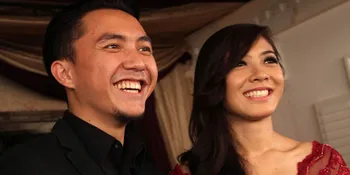 Lihat Adegan Mesra Suami, Istri Omesh Bergaya Kasual