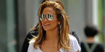 Lihat, Betapa Fashionable Jennifer Lopez!