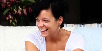 Lily Allen Rasis di Klip 'Hard Out Here'?