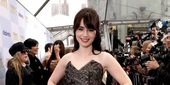 Lily Collins Anggap Ciuman Dengan Jamie Campbell Tidak Seksi