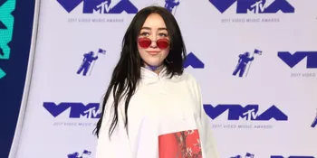 Lima Bulan Putus dari Noah Cyrus, Lil Xan Umumkan Kehamilan Pacar Barunya