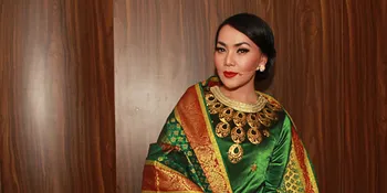 Lima Tahun Vakum, Dewi Gita Grogi di Panggung Teater
