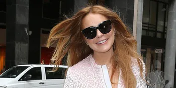 Lindsay Lohan & Tunangannya Ketahuan Keluar Bareng Dari Hotel