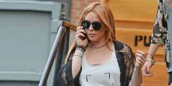 Lindsay Lohan Tertangkap 'Kencan' Dengan Pria Misterius