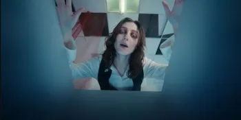 Lirik Lagu &#8216;Raincatchers&#8217;, Birdy Tampil Lebih Gothic