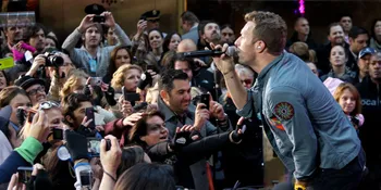 Live Coldplay, A Sky Full of Stars Yang Ini Keren Banget