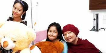 Live Streaming Dari China, Yana Zein Nangis Kangen Anak-Anaknya