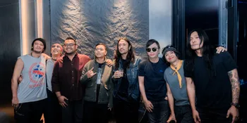 LOH KOK TUM BAND Buktikan Personelnya Multitalenta, Tukar Posisi Saat Manggung
