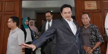 Luapan Syukur Pengunjung Kala Pra-Peradilan Farhat Abbas Ditolak