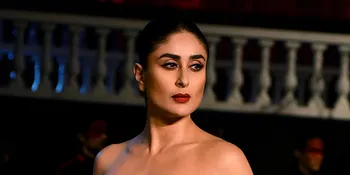 Lucky! Fans Indonesia Ini Selfie Bareng Kareena Kapoor di Panggung Awards Malaysia