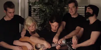 Lucu, Cover 'Somebody I Used To Know' Menggunakan 1 Gitar