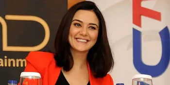 Lucu! Lapar Akut, Preity Zinta Malu Nambah Makanan di Restoran
