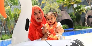 Lucunya Anak Bungsu Fairuz A Rafiq yang Baru Berusia 2 Tahun, Sudah Belajar Salat