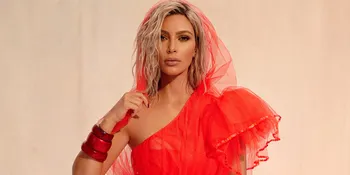 Lucunya Chicago West Saat Dalam Gendongan Kim Kardashian