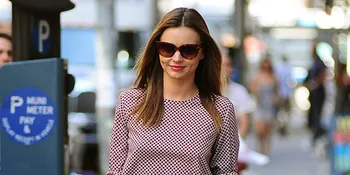 Lucunya... Putra Miranda Kerr Pamer Senyum Super Imut!