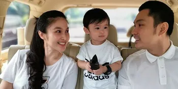 Lucunya Raphael Moeis Tirukan Sang Ayah Workout di Rumah, Bikin Gemas!