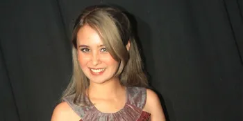 Lulus Kuliah, Ayushita Syukuran Bersama Anak Yatim