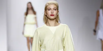 Lupakan Justin Bieber, Hailey Baldwin Gandeng Lewis Hamilton