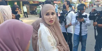 Main Bedug Saat Takbiran bersama Warga Sekitar, Ayu Ting Ting: Seru!