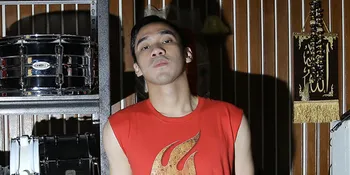 Main Bola, Ikmal Tobing CS Dihajar Habis-Habisan