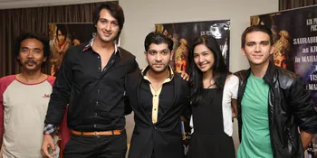 Main Film Bareng Saurabh Raj Jain, Chris Laurent Bangga