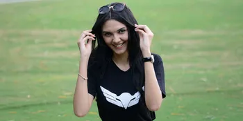 Main Film Lagi, Alexa Key Jadi Bule Finlandia