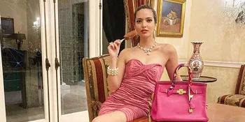 Makan di Pinggir Jalan, Nia Ramadhani Harus Naikkan Kaki & Bawa Ajudan Biar Mejanya Nggak Didatangi Kucing