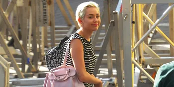 Makin Aneh, Gaya Miley Cyrus Ini Bikin Geleng-Geleng Kepala