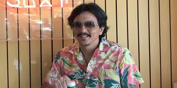 Makin Gondrong, Engku Emran Sampai Mau Dipinjami Jepit Rambut