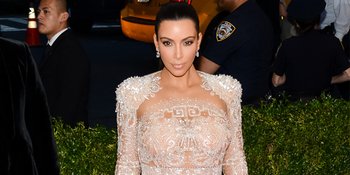 Makin Hot Usai Melahirkan, Kim Kardashian Nekat Pamer Foto Bugil