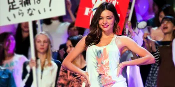 Makin Mesra! Miranda Kerr Gandeng Manja Brondong Pendiri Snapchat