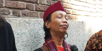 Mandra Merinding Lalu Nangis Ingat Babe Benyamin Jelang Gala Premier