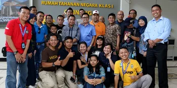 Mandra Terharu Dijenguk Para Sahabat Pelawak di Rutan Cipinang