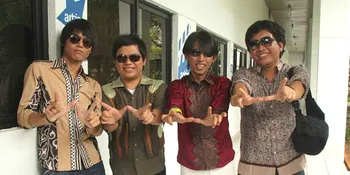 Manggung di Luar Negeri, Wali Band Pakai Batik