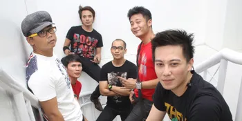 Manggung Pertama, The Titans Menangis di Panggung