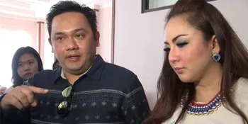 Mangkir Sidang, Farhat Abbas Pilih ke Hong Kong Bareng Regina