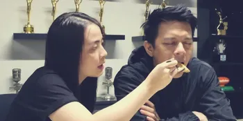 Mantan Baim Wong Suapin Ariel NOAH, Bikin Warganet Ngiri!