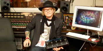 Mantan Drummer Guns N Roses Gelar Protes Perburuan Lumba-Lumba di Jepang