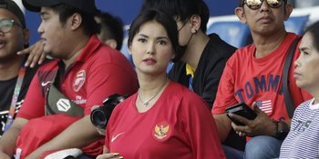 Maria Ozawa Tonton Pertandingan Timnas U-22, Kehadirannya Bikin Salah Fokus