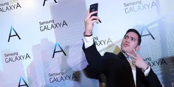 Mario Lawalata Ternyata Doyan Selfie!