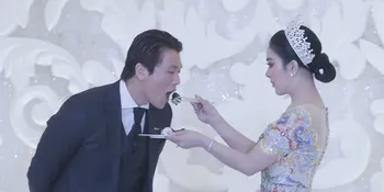 Masak Nasi Goreng Ayam Buat Reino Barack, Syahrini Pakai Kap Rambut Unik