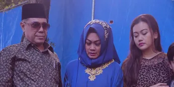 Masih Berat Lepas Kepergian Jupe, Sang Ibunda Nangis Saat Nyekar