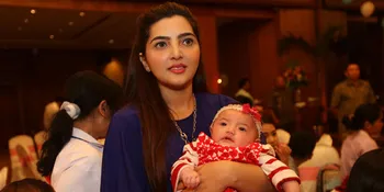 Masih Kecil, Baby Arsy Sudah Genit Manja Pada Cowok Ganteng