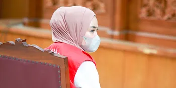 Masih Mendekam Di Penjara, Kakak Sebut Medina Zein Tak Sempat Melihat Ayahnya Sebelum Meninggal Dunia