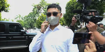 Mata Berkaca-kaca, Angga Wijaya Deg-degan Ucapkan Ikrar Talak di Pengadilan Agama