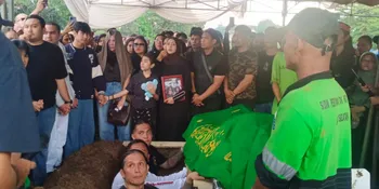 Mata Sembab Richa Novisha Iringi Kepergian Gary Iskak