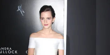 Mau Keren Dengan Baju Formal? Ikuti Gaya Emma Watson Ini!