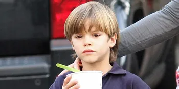 Mau Tahu Aksi 'Nakal' Romeo Beckham di Iklan Burberry?