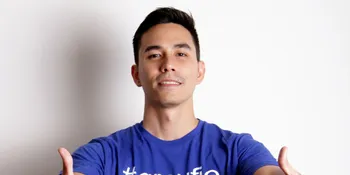 Mau Tahu Wajah Darius Sinathrya Saat Kecil? Gemesin Banget!