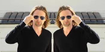 Mau Tampil Seperti Matt Bellamy Muse? Ini Solusinya